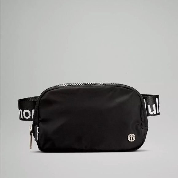 Lululemon Everywhere Belt Bag 1L Black/White Brand New - Picture 1 of 15